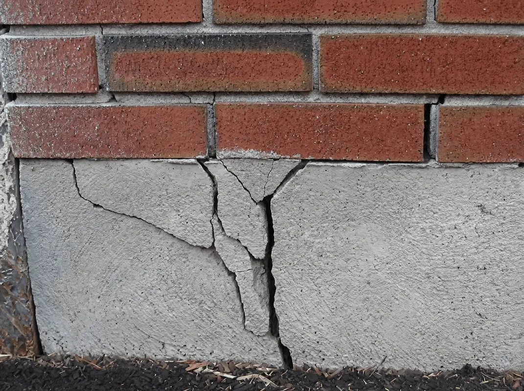 Concrete foundation with serious structural damage in Long Beach, CA